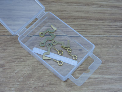 A30033 4 x Brass plated eyes with hooks