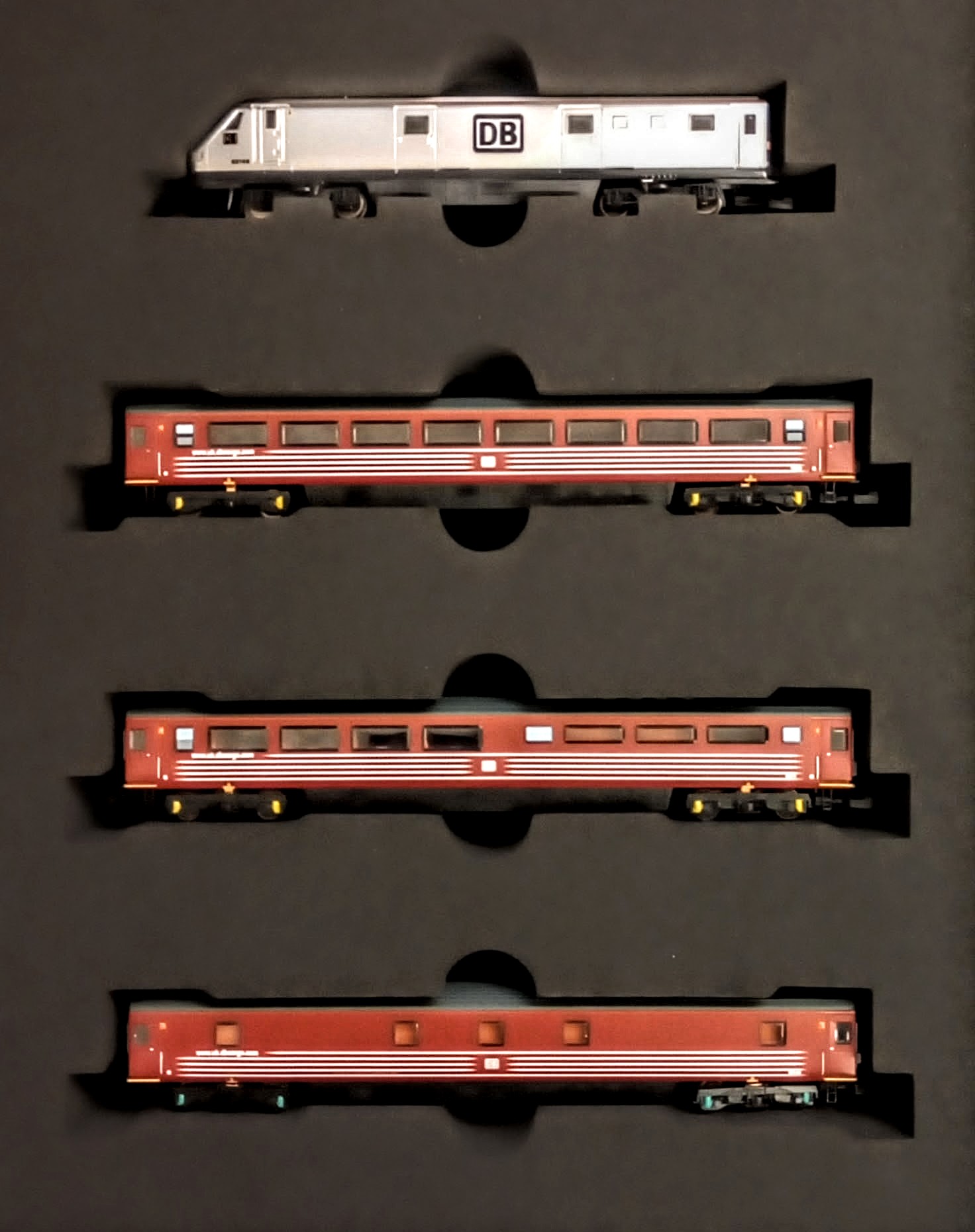 2D-017-100 Dapol DB MANAGMENT TRAIN SET