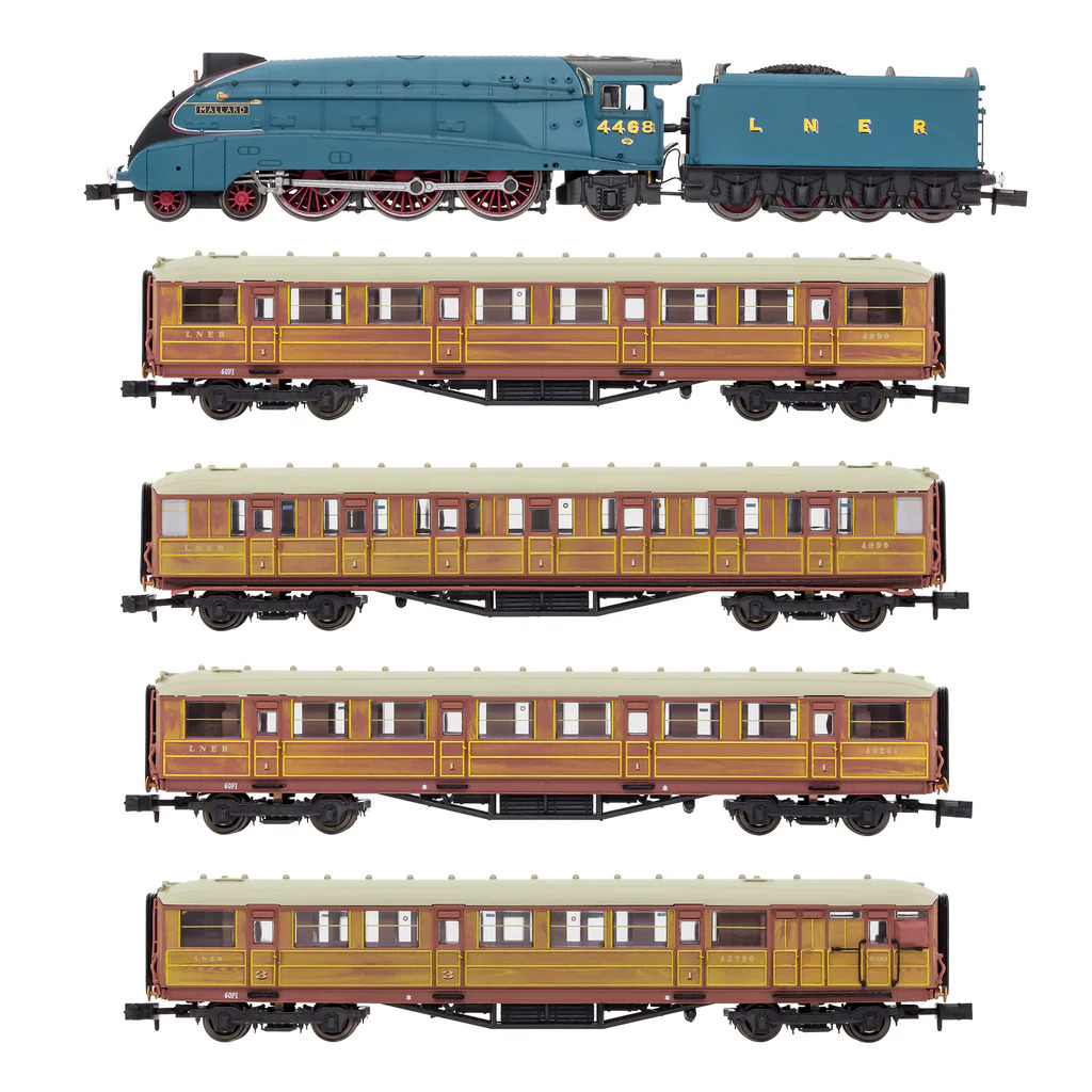 2S-008-016 Dapol A4 Val. Mallard 4468 Garter Blue + 4 Gresley Teak Cchs