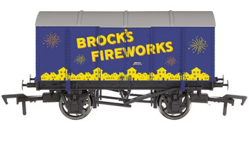 4F-013-182 Dapol Gunpowder Van BROCKS FRWKS Weathered