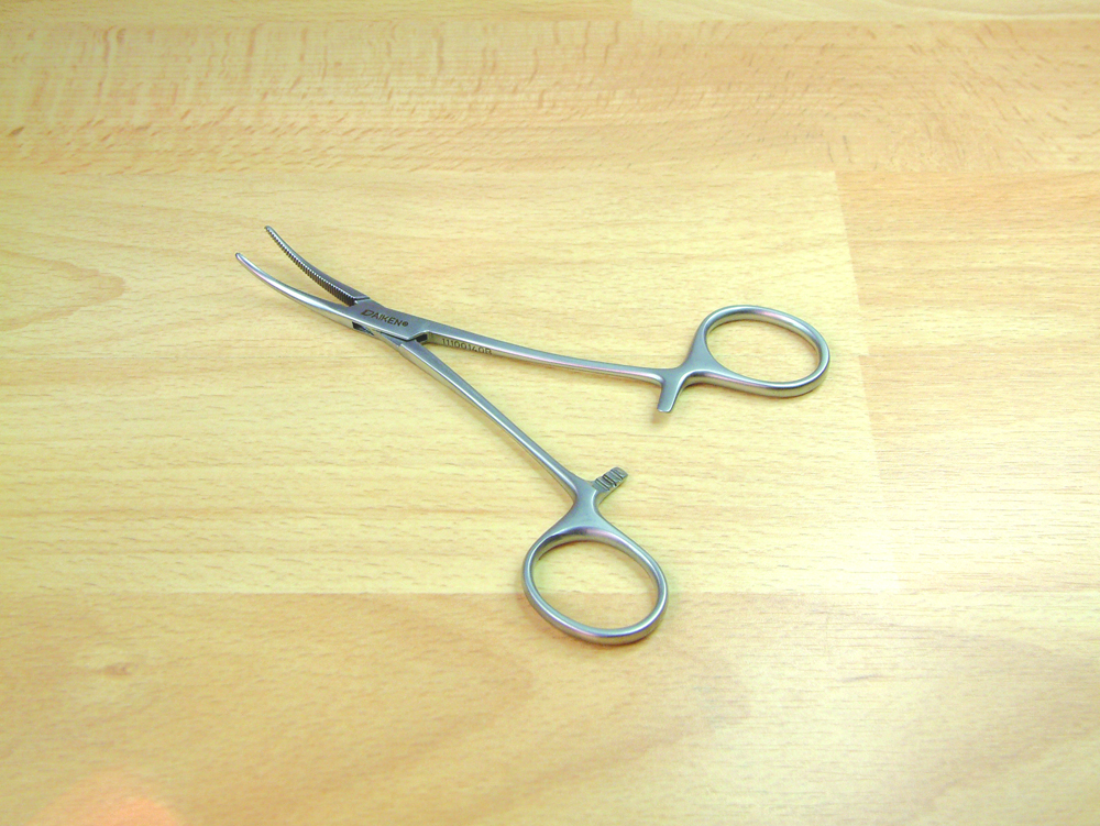 79095 140mm Curved Forceps